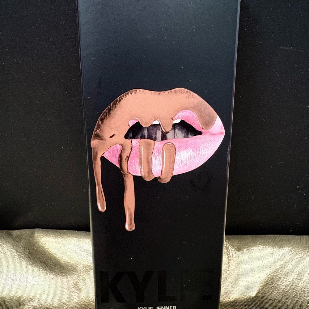 KYLIE ULTA BEAUTY MATTE LIQUID LIPSTICK AND LIPLINER